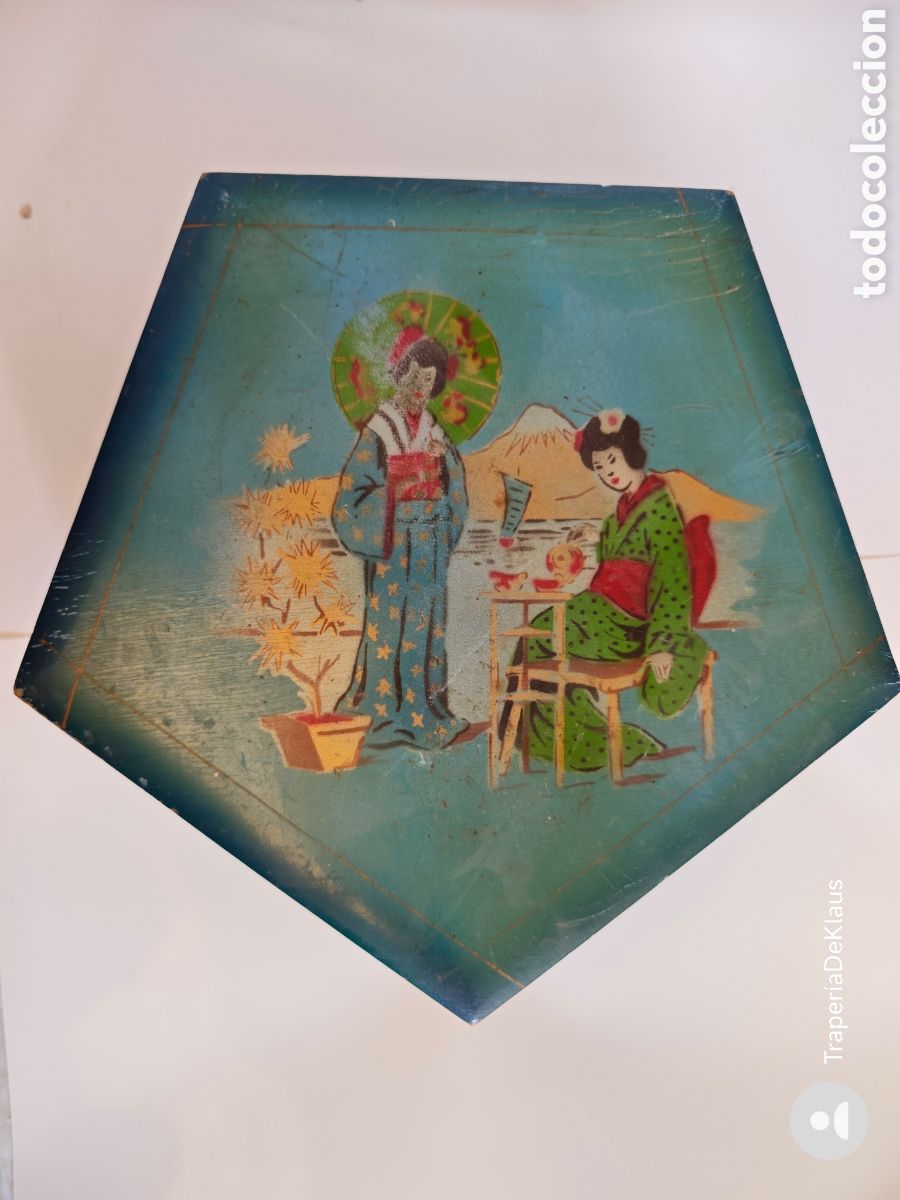 Antig&uuml;edades: caja vintage de madera pintada con motivos orientales - car245