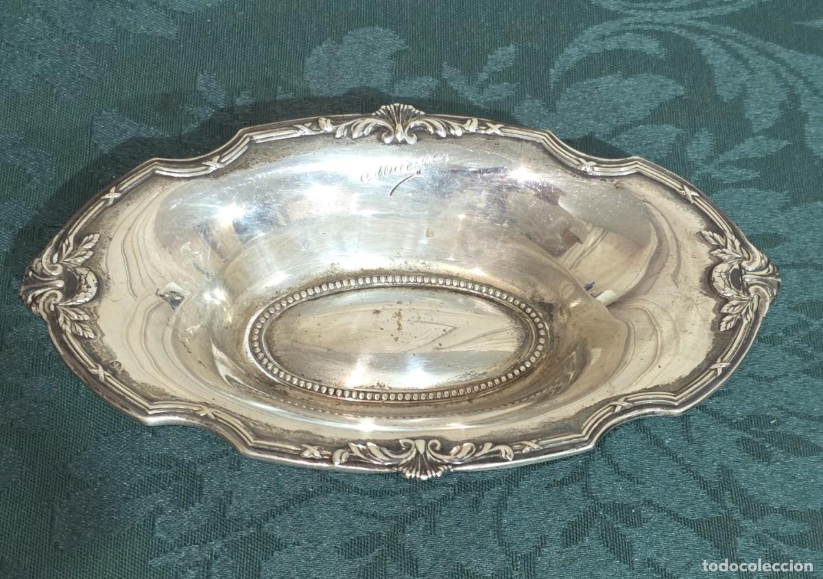 Antig&uuml;edades: Bandeja ovalada decorativa en plata de ley del siglo XX