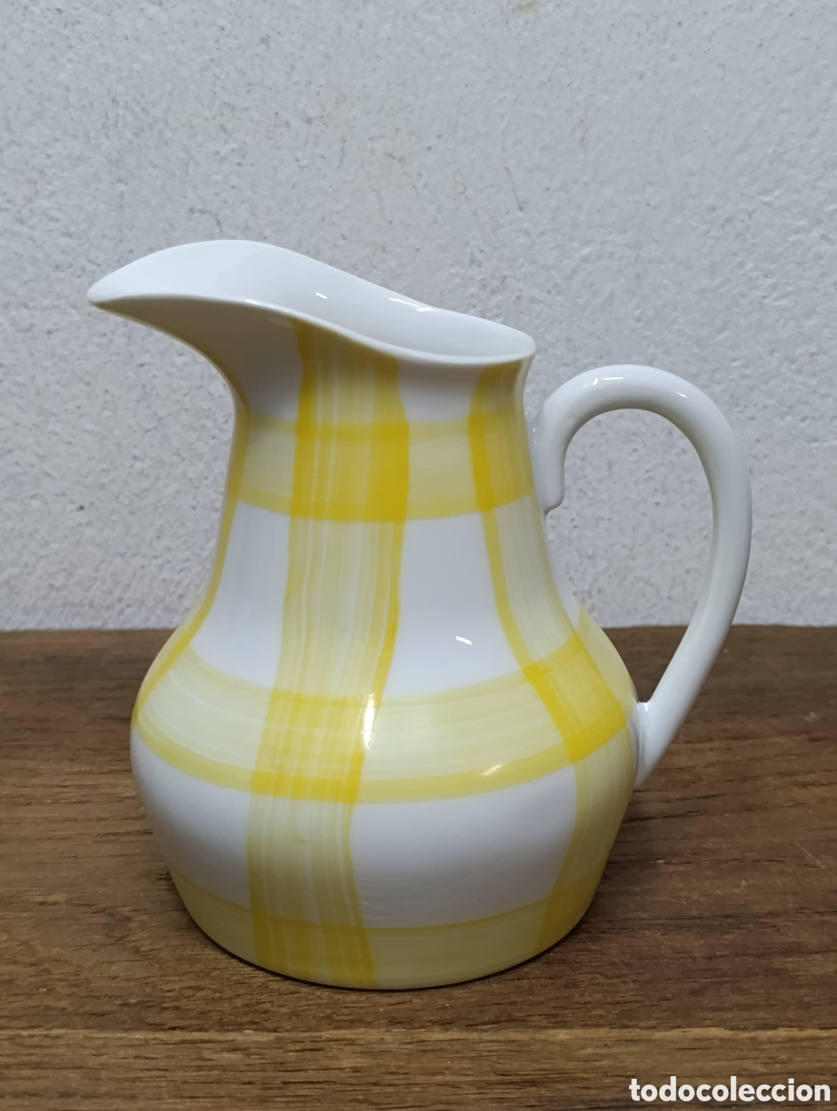 Antig&uuml;edades: BONITA Y ANTIGUA LECHERA DE PORCELANA O CASTRO SARGADELOS, DISE&Ntilde;O ISAAC DIAZ PARDO, SELLO DEL DOLMEN