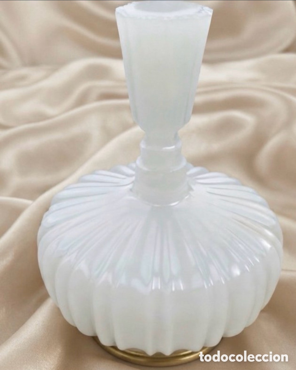 Antig&uuml;edades: Joyero opalina blanca XIX