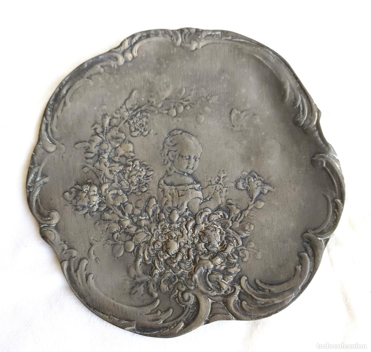 Antig&uuml;edades: Plato de pared - Aleaci&oacute;n 8% - Etain 92% 1930-60 - Austria Rococ&oacute;