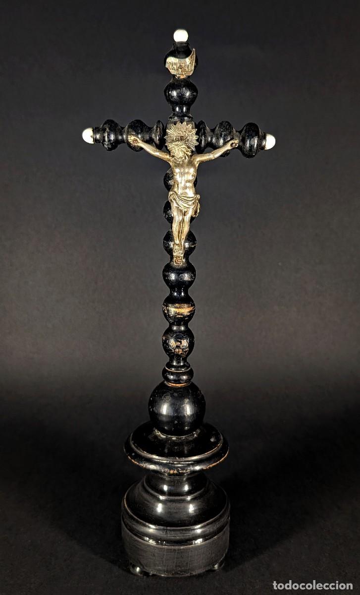 Antig&uuml;edades: Croix ancienne restaur&eacute;e en bois noir et Christ en m&eacute;tal argent&eacute; &ndash; Style Napol&eacute;on III