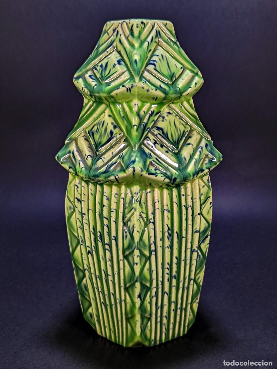 Antig&uuml;edades: Vase ancien en majolique fran&ccedil;aise, Pagode et Bambous, circa 1900.
