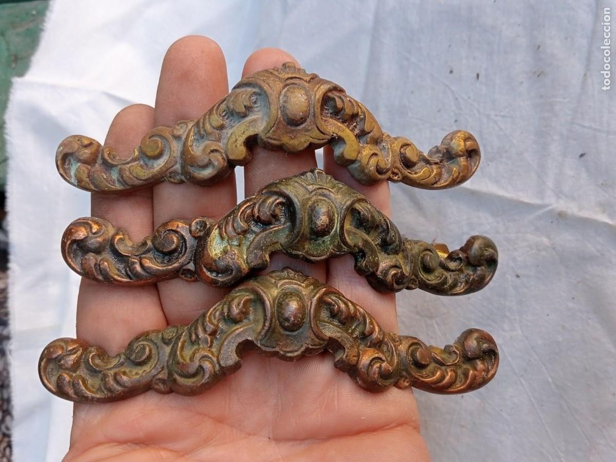 Antig&uuml;edades: LOTE TIRADORES BRONCE ANTIGUOS SINFONIER, CAJONERA,MESITAS, APARADOR, VINTAGE