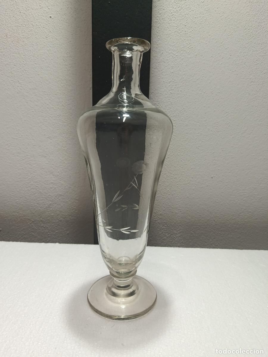 Antig&uuml;edades: BOTELLA LICORERA DE CRISTA. 33CM ALTO. FALTA EL TAPON. SIN ROTURAS. MYJ.