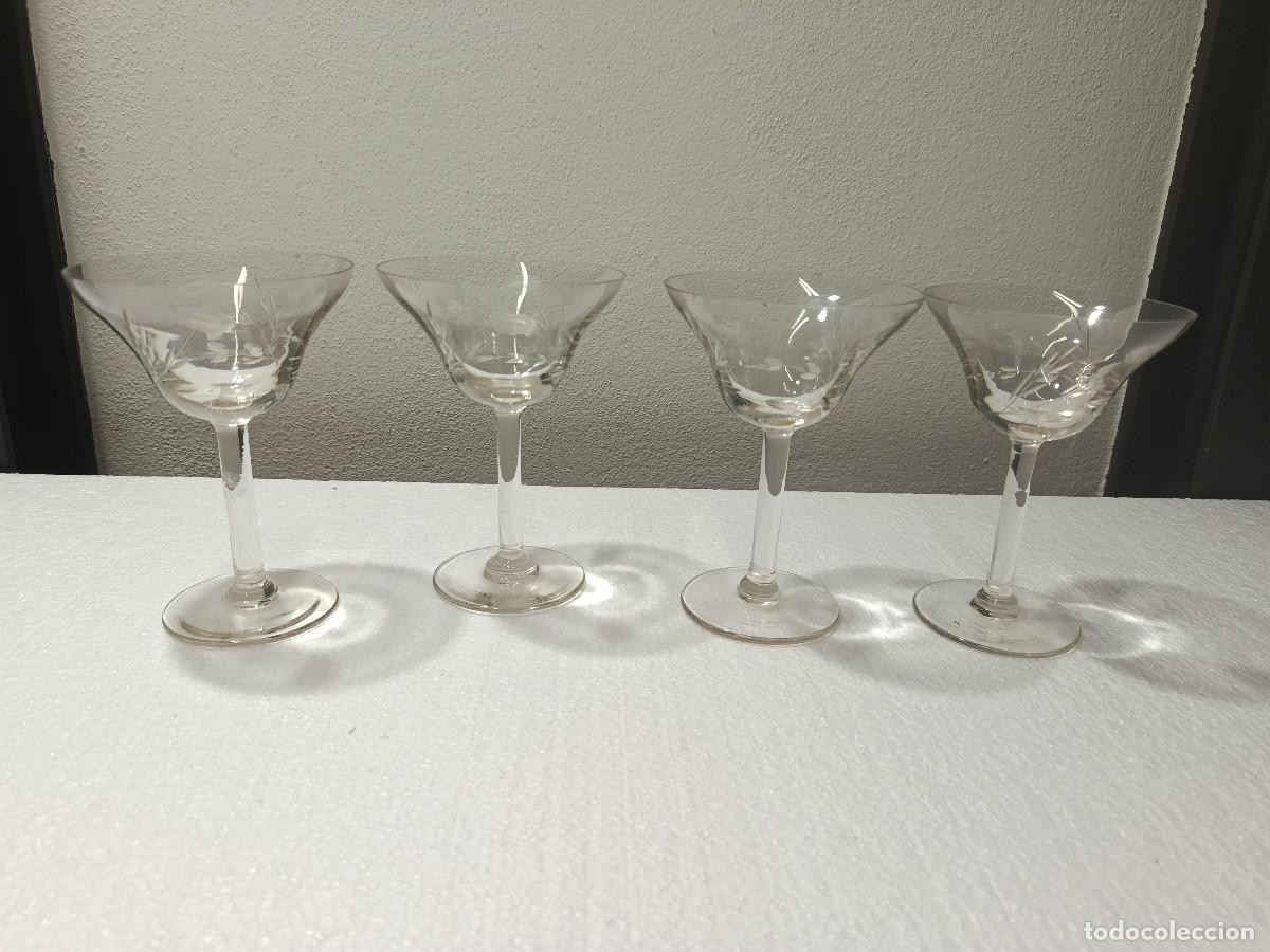 Antig&uuml;edades: LOTE 4 COPAS DE CRISTAL TALLADAS A MANO CON DIBUJOS FLORALES. PARA CHAMPAN. 15CM ALTURA. MYJ.