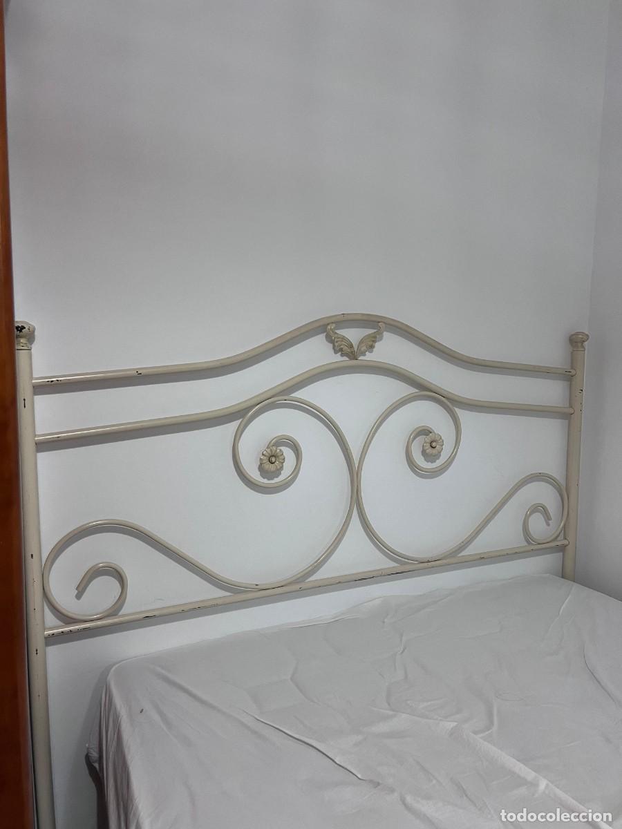 Antig&uuml;edades: Cabecero de forja de hierro beige