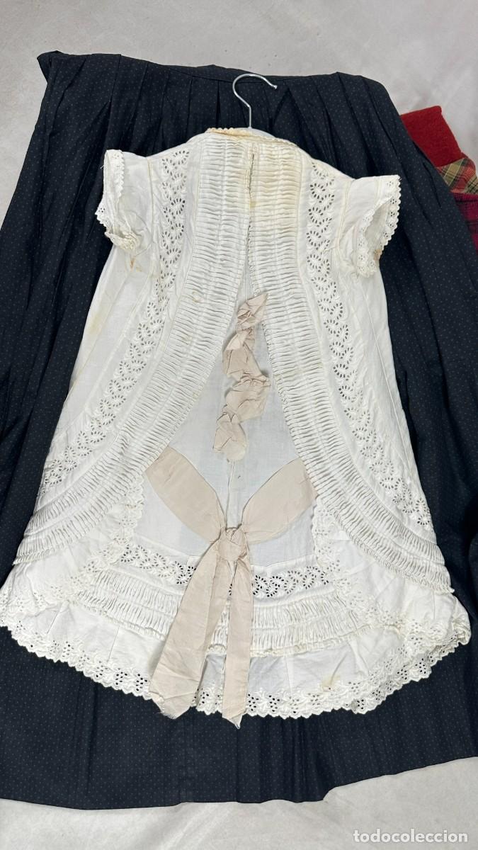 Antig&uuml;edades: Antiguo vestido de cristianar