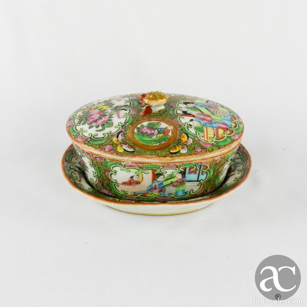 Antig&uuml;edades: Manteigueira com presentoir em porcelana da China, decora&ccedil;&atilde;o Mandarim, per&iacute;odo Guangxu, s&eacute;c. XIX