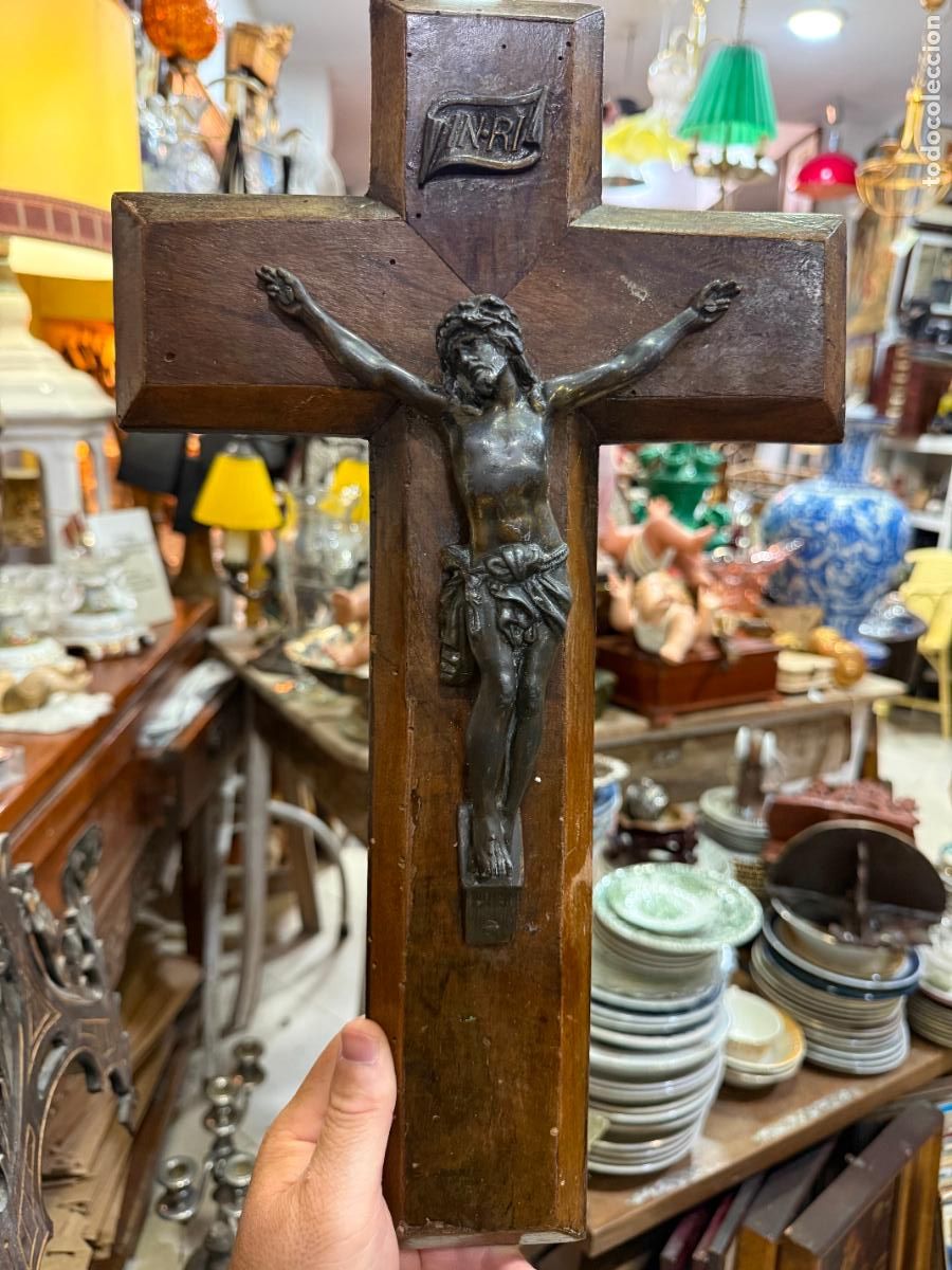Antiguidades: CRISTO CRUCIFICADO DE BRONCE CON CRUZ DE MADERA - MEDIDA CRUZ 42,5X24,5 CM - RELIGIOSO