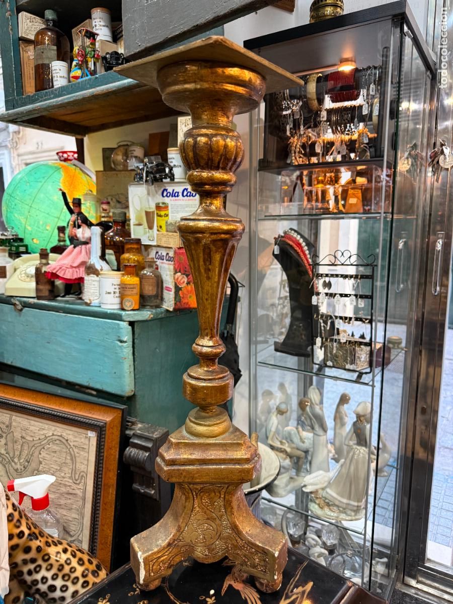 Antig&uuml;edades: ANTIGUO CANDELERO DE MADERA Y DORADO ADAPTADO COMO BASE PARA IMAGEN RELIGIOSA - MEDIDA 57 Y BASE 14