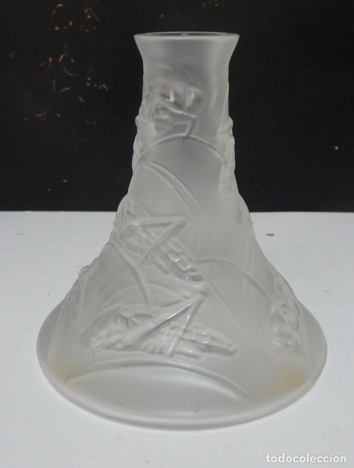 Antig&uuml;edades: JARRON DE CRISTAL CON RELIEVE