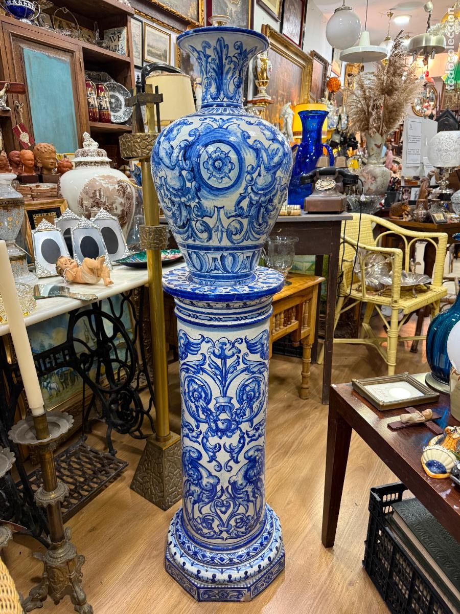 Antig&uuml;edades: ANTIGUO JARRON CON PIE CERAMICA DE TALAVERA - MEDIDA TOTAL 130 CM