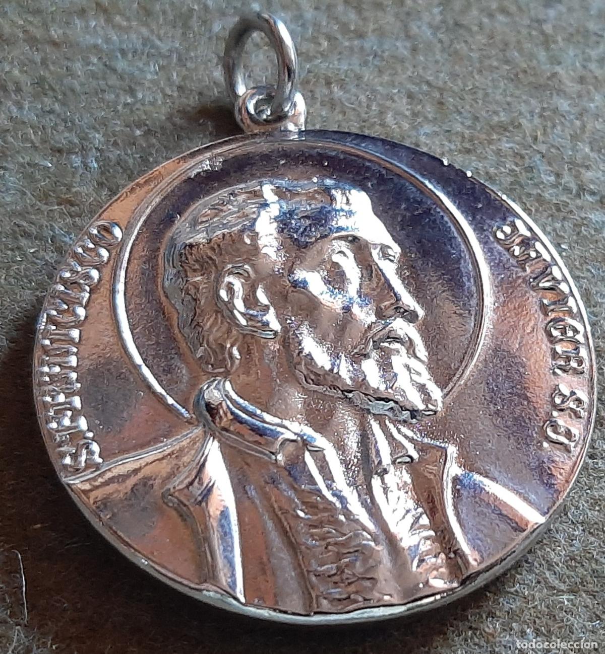 Antig&uuml;edades: MEDALLA CON IMAGEN DE SAN FRANCISCO JAVIER Y LA INMACULADA CONCEPCION.