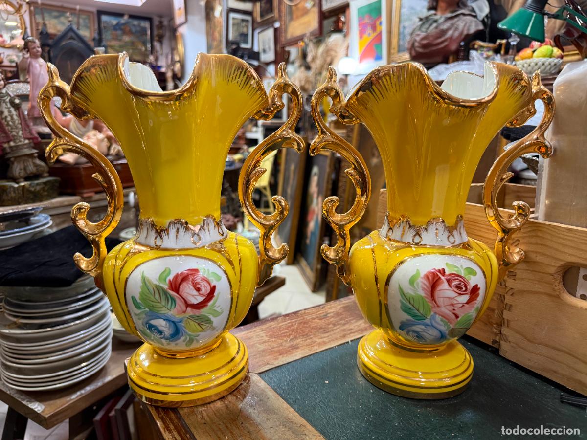 Antig&uuml;edades: ANTIGUA PAREJA DE JARRONES DE CERAMICA - MEDIDA 29,5 CM