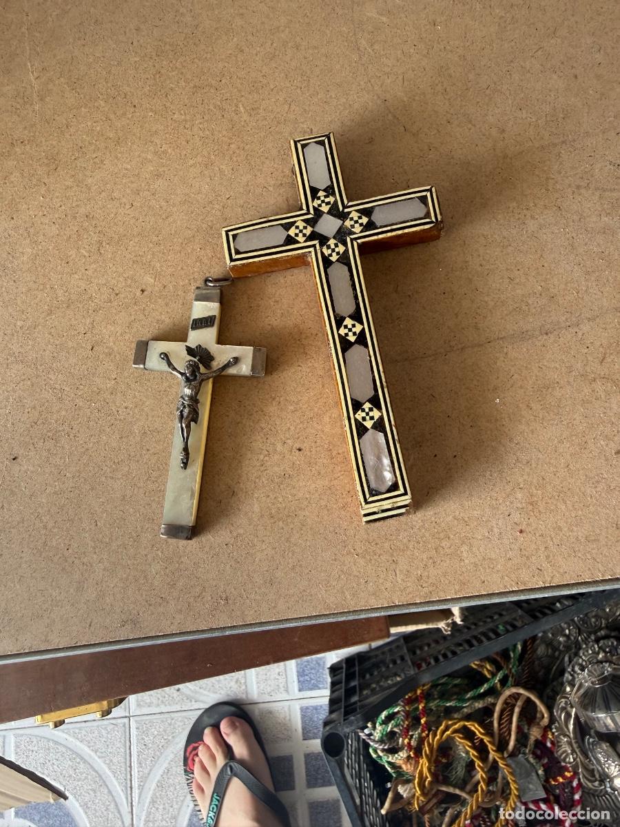 Antig&uuml;edades: Lote de 2 crucifijos antiguos, plata, n&aacute;car y madera