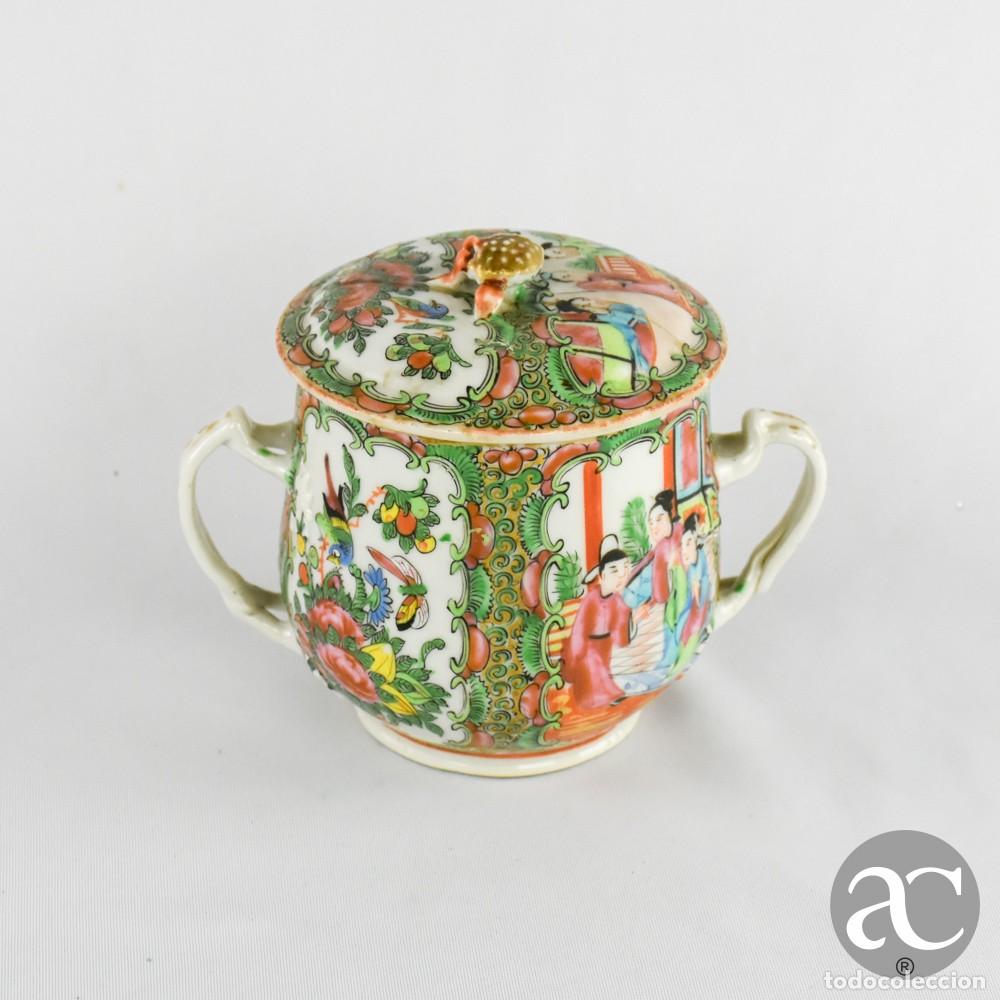 Antig&uuml;edades: A&ccedil;ucareiro em porcelana da China, decora&ccedil;&atilde;o Mandarim, per&iacute;odo Guangxu, s&eacute;c. XIX
