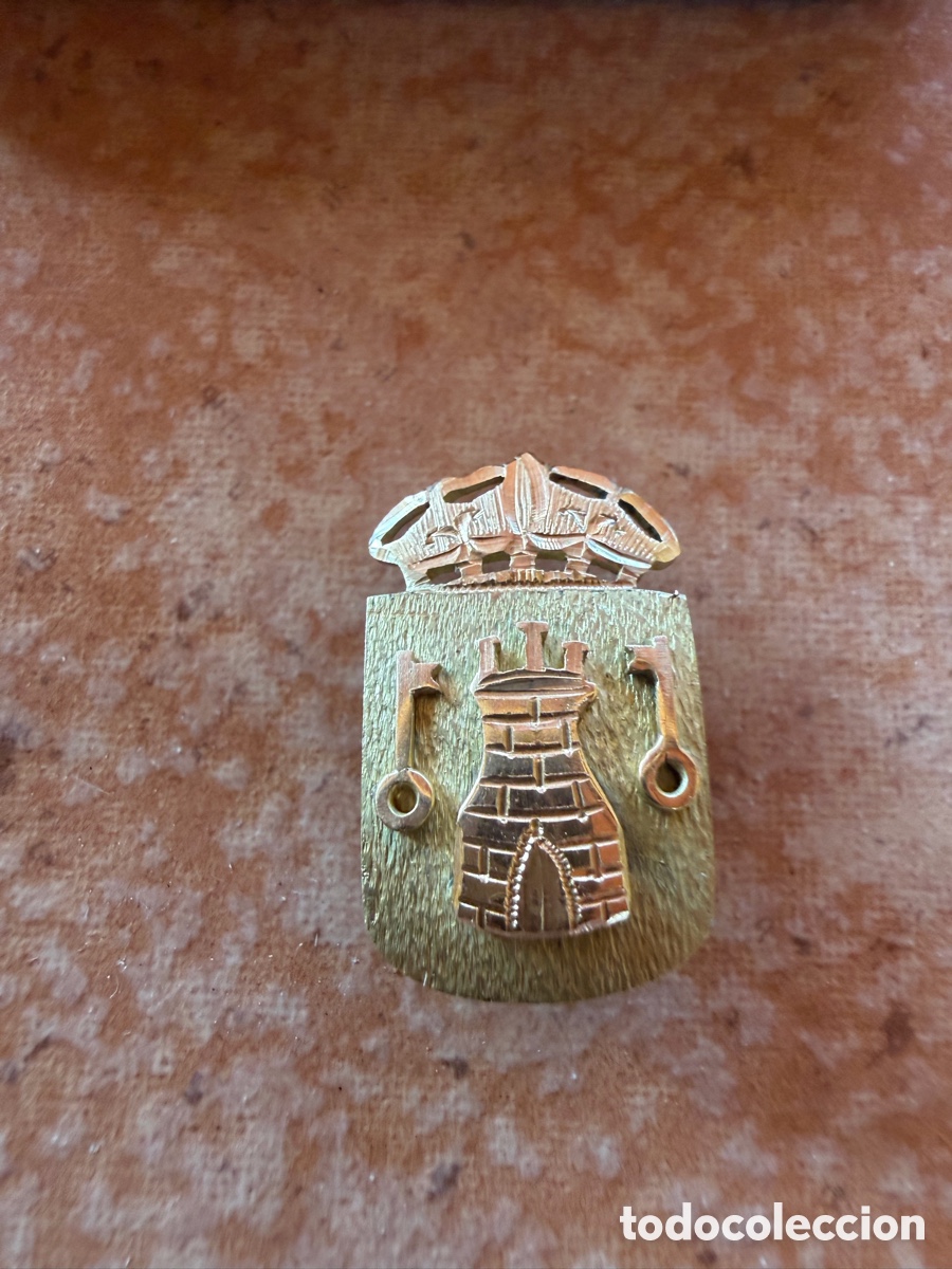 Antig&uuml;edades: Pin escudo ciudad de Jijona