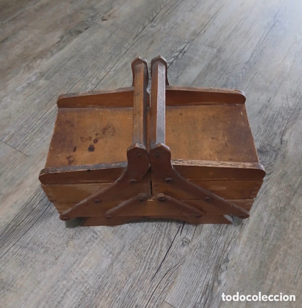 Antig&uuml;edades: Antiguo costurero acorde&oacute;n
