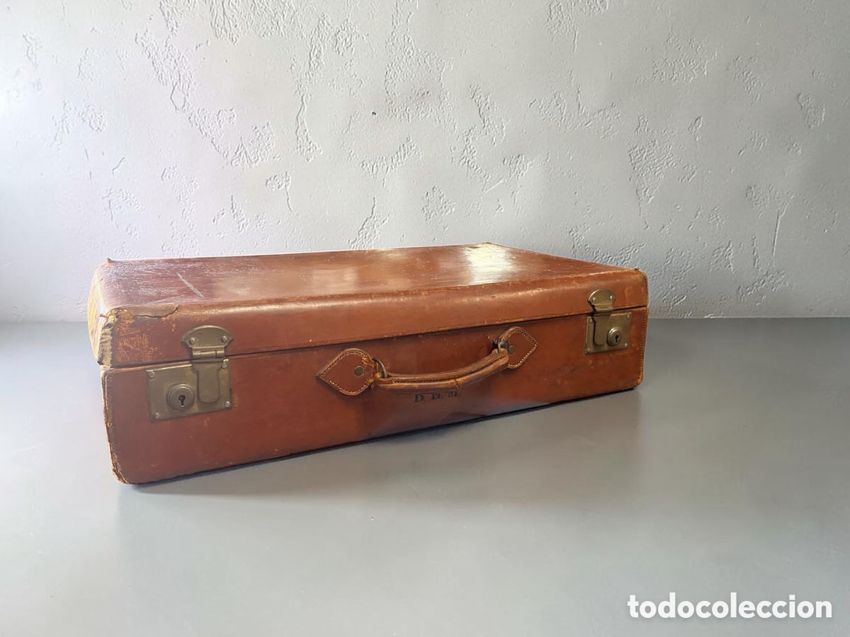 Antig&uuml;edades: Antigua maleta con iniciales grabadas