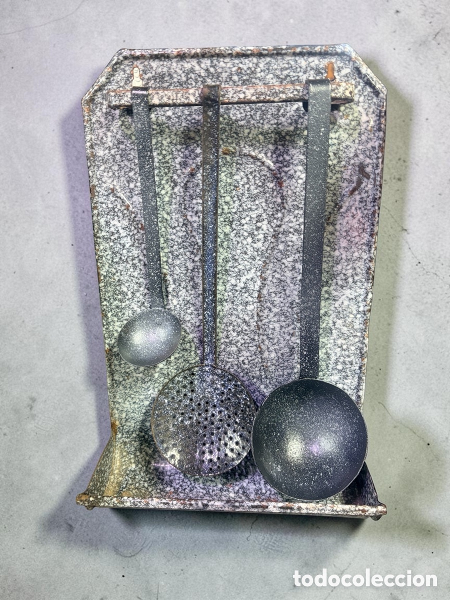 Antig&uuml;edades: Antiguo soporte de utensilios esmaltado