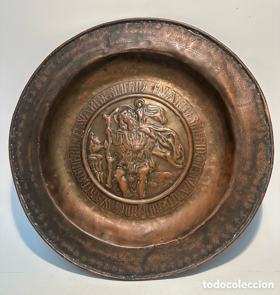 Antig&uuml;edades: ANTIGUO PLATO PETITORIO O LIMOSNERO DEDICADO A SAN CRISTOBAL. MEDIDA GRANDE 38,5 CM DIAMETRO