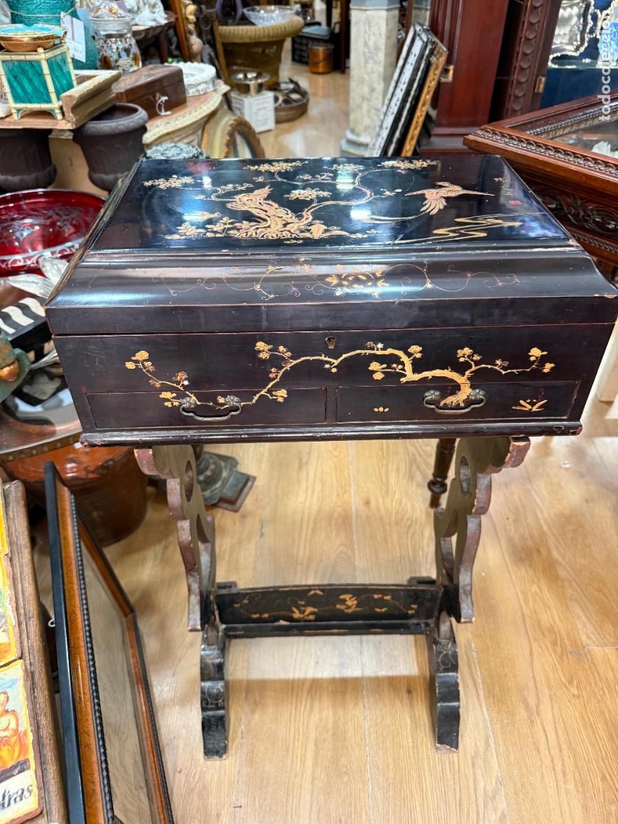 Antig&uuml;edades: ANTIGUO COSTURERO ORIENTAL DE MADERA LACADO - MEDIDA 78X44X29 CM