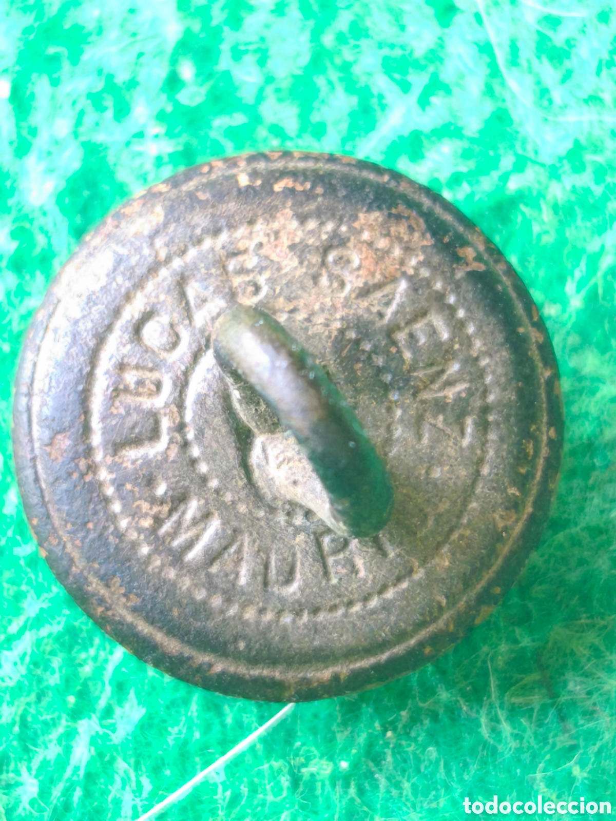 Antig&uuml;edades: Bot&oacute;n Alfonso XII escudo y marca de fabricante