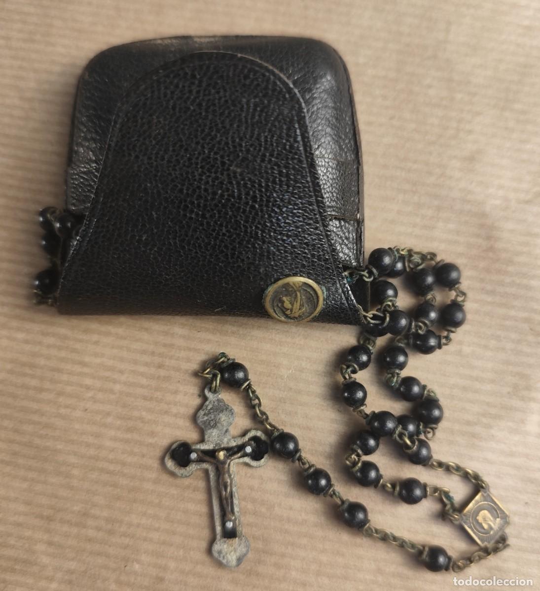 Antig&uuml;edades: Antiguo rosario cruz y medalla de metal siglo XIX