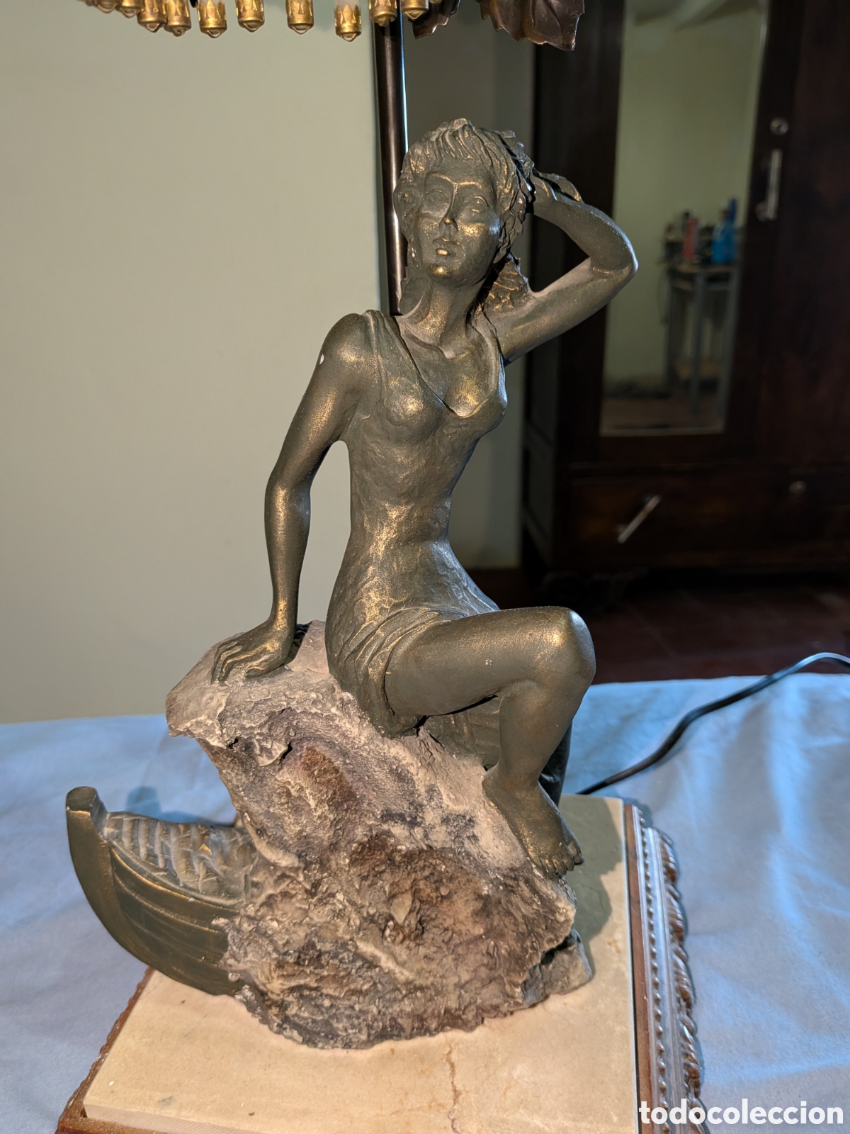 Antig&uuml;edades: L&aacute;mpara de sobremesa escult&oacute;rica Art D&eacute;co &ndash; Bronce macizo y cristal &ndash;