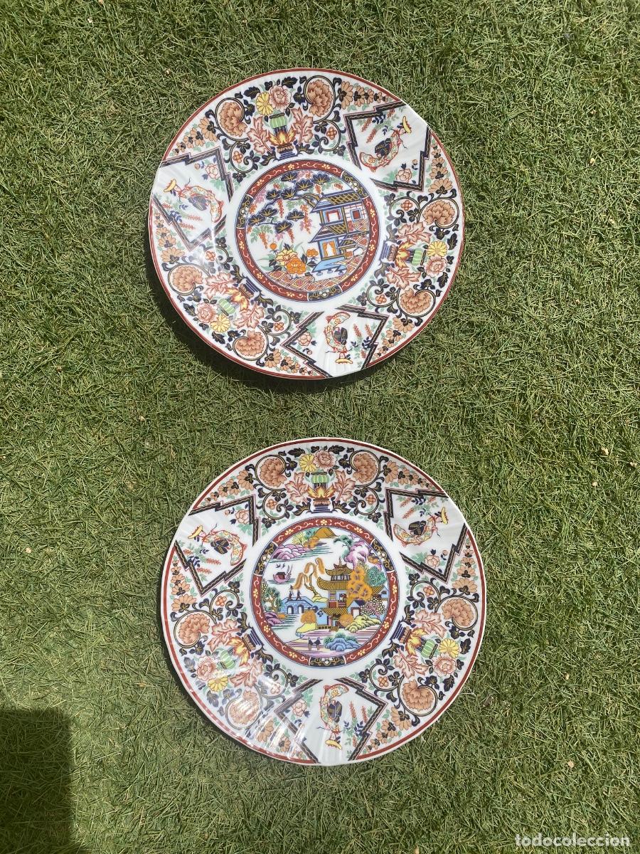 Antig&uuml;edades: Pareja de platos de cer&aacute;mica decorativa estilo Imari &ndash; Decoraci&oacute;n oriental floral