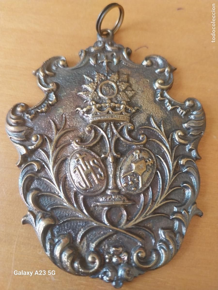 Antig&uuml;edades: HERMANDAD JESUS DE LA SALUD VIRGEN CANDELARIA N S SUBTERRANEO MEDALLON PROCESIONAL 8.33CMS ALTO