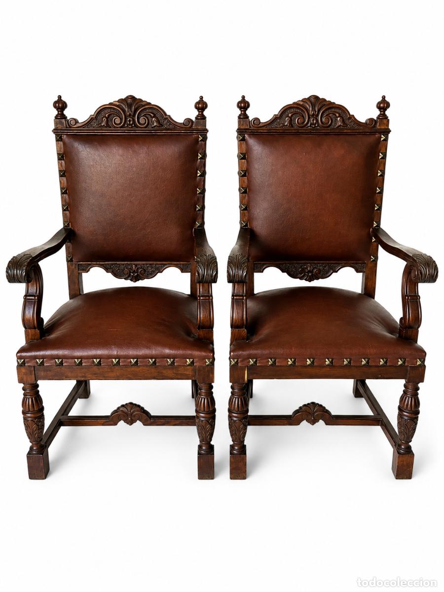 Antig&uuml;edades: Pareja de Sillones Estilo Renacimiento Espa&ntilde;ol - Talla de Madera de Roble - Tapicer&iacute;a de Cuero