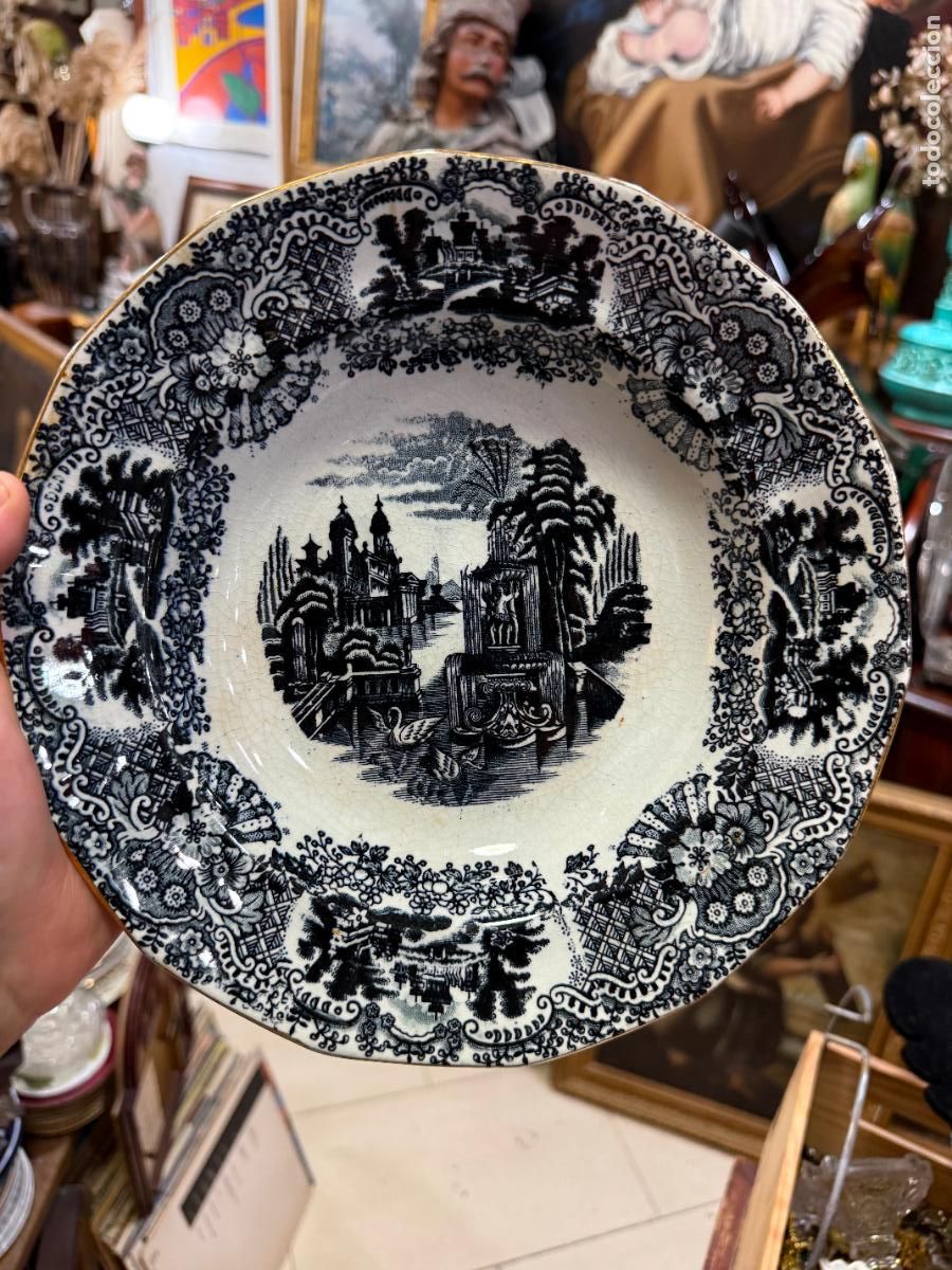Antig&uuml;edades: ANTIGUO PLATO HONDO DE CERAMICA LA CARTUJA PICKMAN CON BORDE ORO - 1