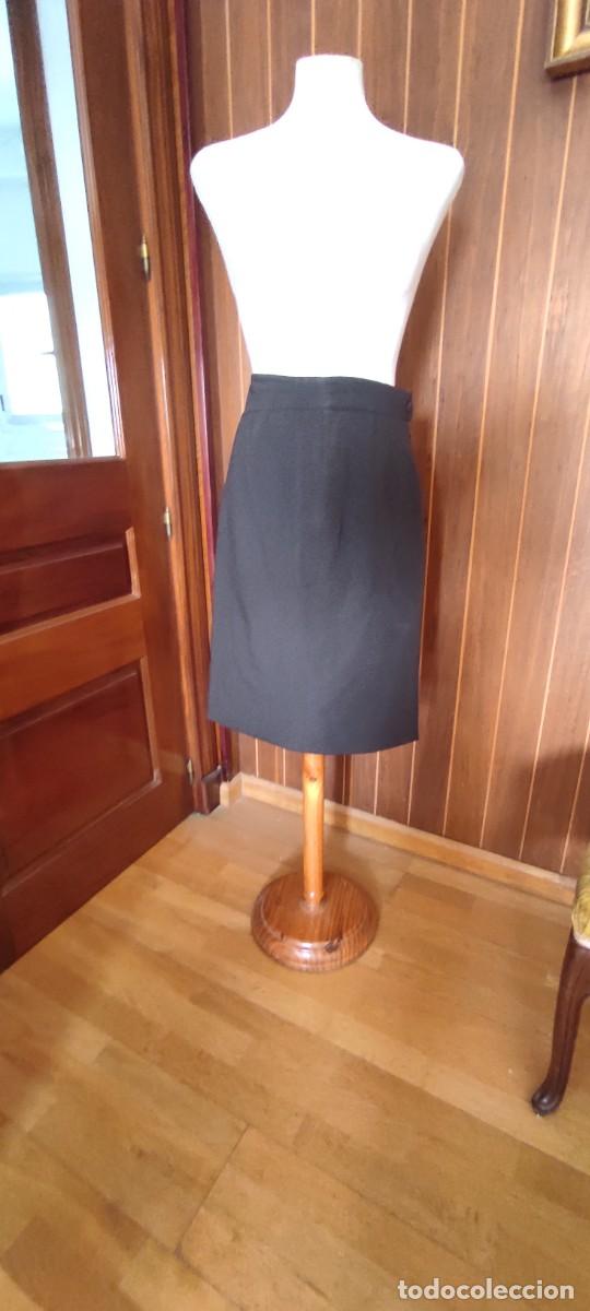 Antig&uuml;edades: FALDA L&Aacute;PIZ/TUBO NEGRA SYNONYME DE GEORGES RECH &ndash; TALLA 40 (LANA Y VISCOSA)
