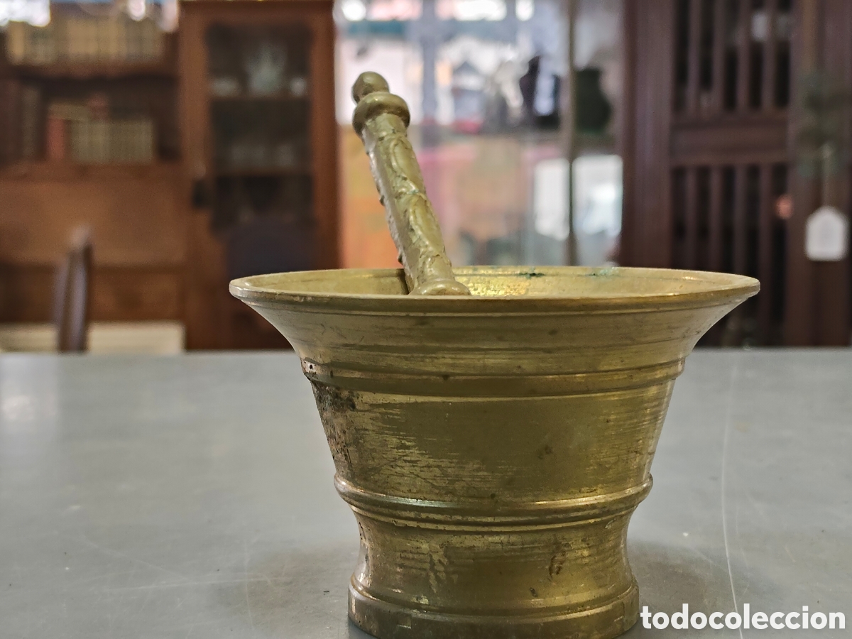 Antig&uuml;edades: Peque&ntilde;o mortero de bronce 7 cm di&aacute;metro