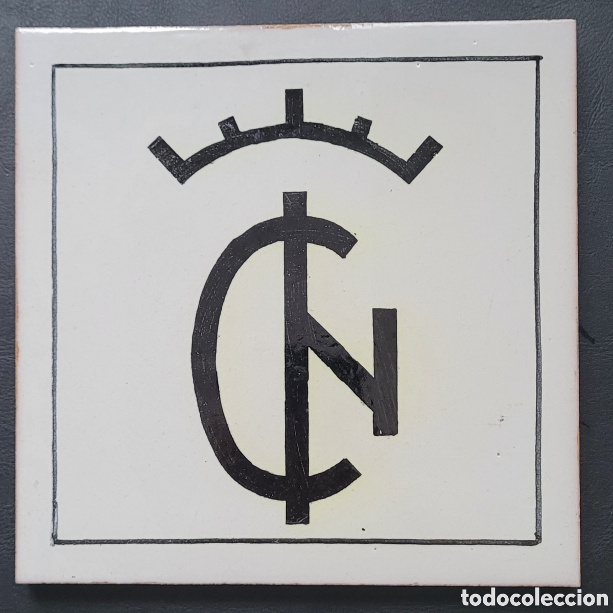 Antig&uuml;edades: Baldosa/azulejo INC negra