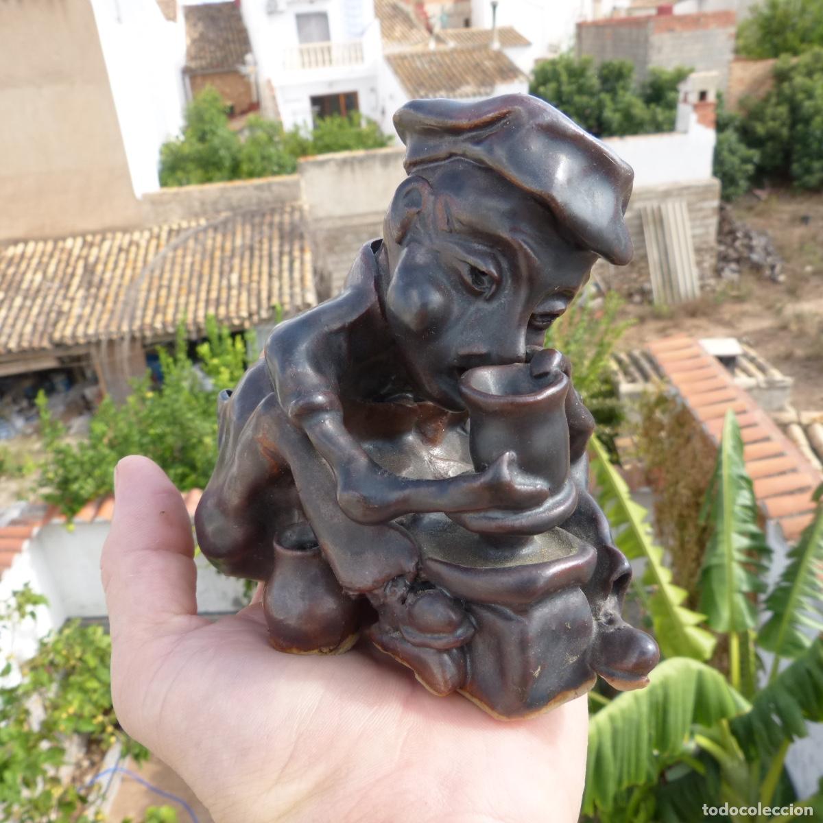Antig&uuml;edades: Bonita figura de alfarero en ceramica esmaltada, 793gr, 12x12x8cm.