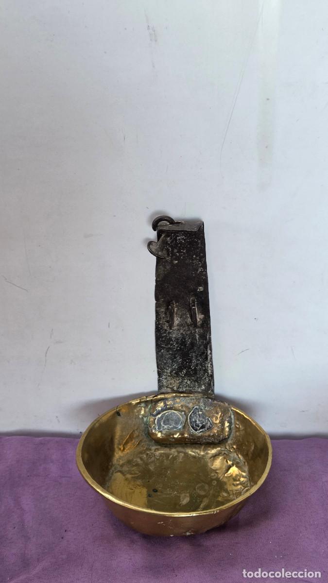 Antig&uuml;edades: lamparilla de aceite de metal