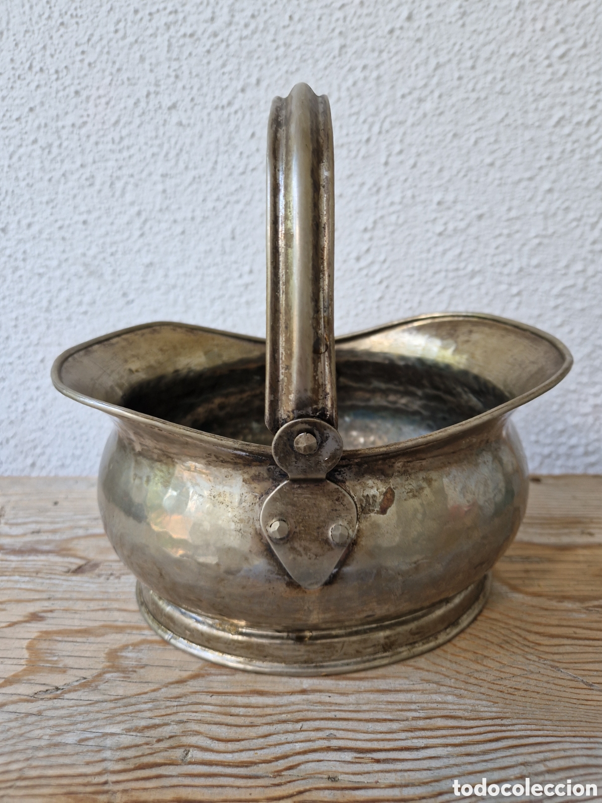 Antig&uuml;edades: Cesta antigua de metal plateado