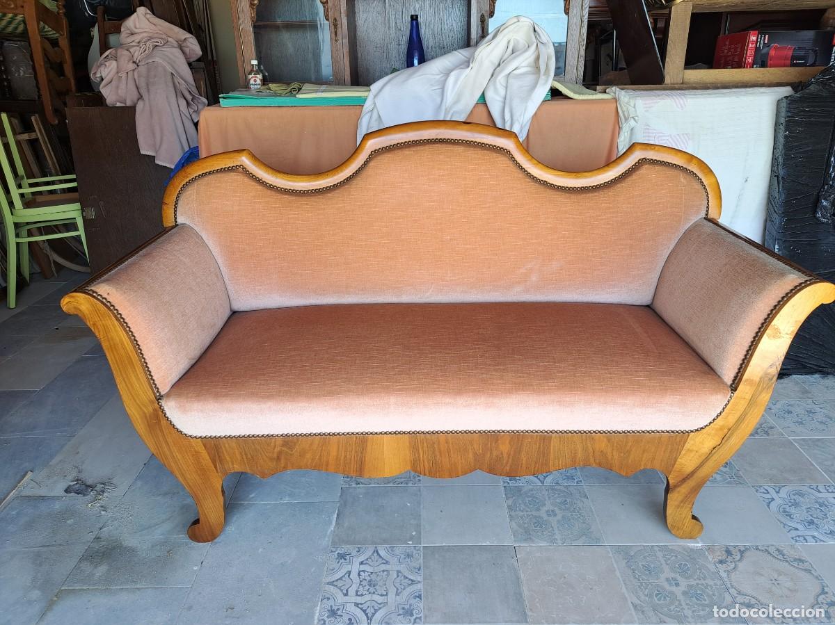 Antiquit&eacute;s: Precioso sof&aacute; Biedermeier de 3 plazas, tapizado aterciopelado, madera de nogal.
