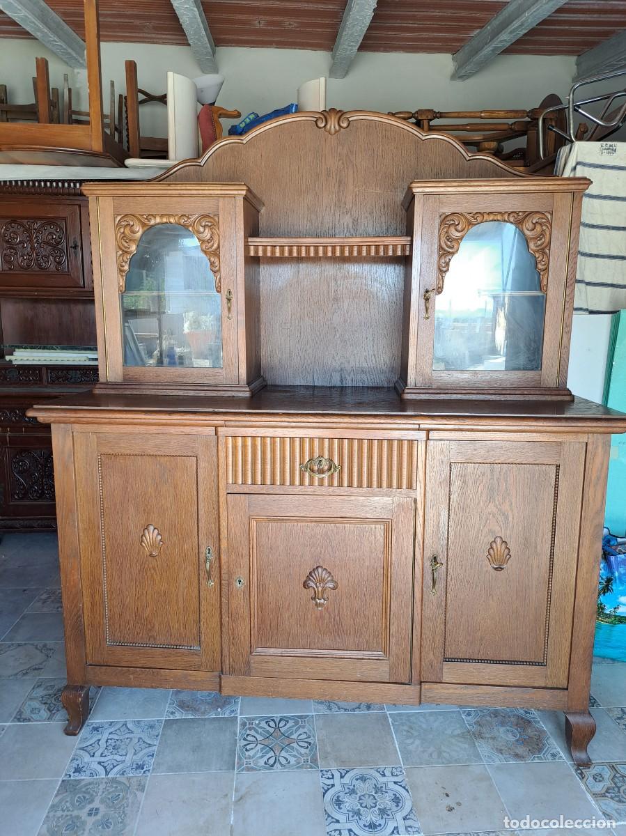 Antig&uuml;edades: Elegante aparador trinchante de estilo cl&aacute;sico y roble macizo.
