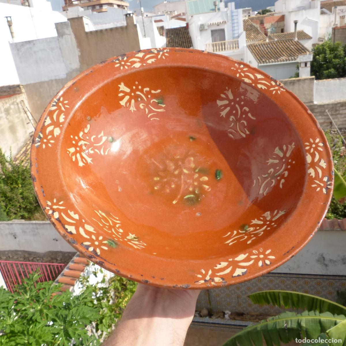 Antig&uuml;edades: Antiguo lebrillo de ceramica de la Bisbal, Girona, 1470gr, 32,8cm,