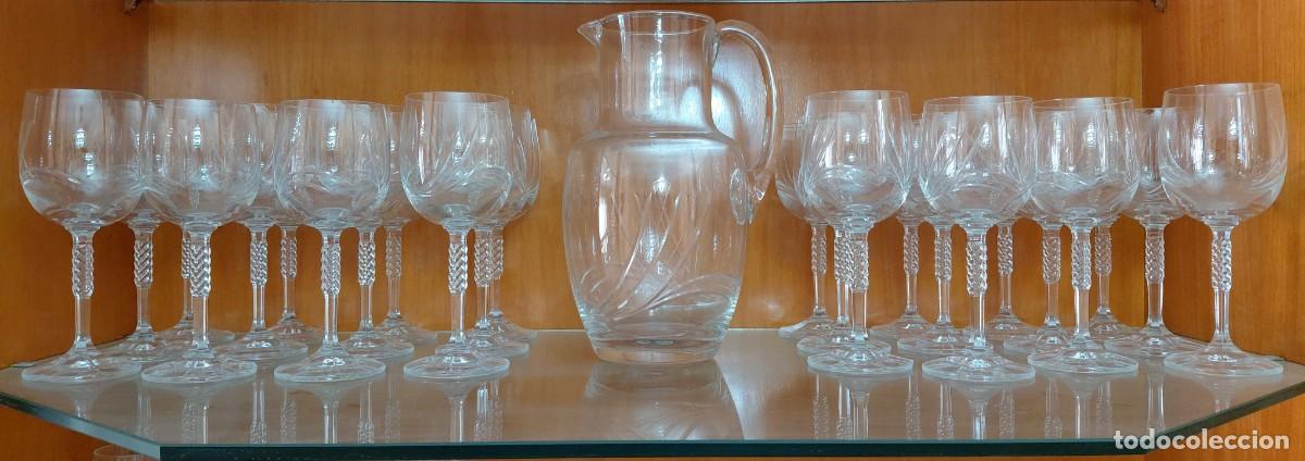 Antig&uuml;edades: Juego de copas y jarra de cristal tallado