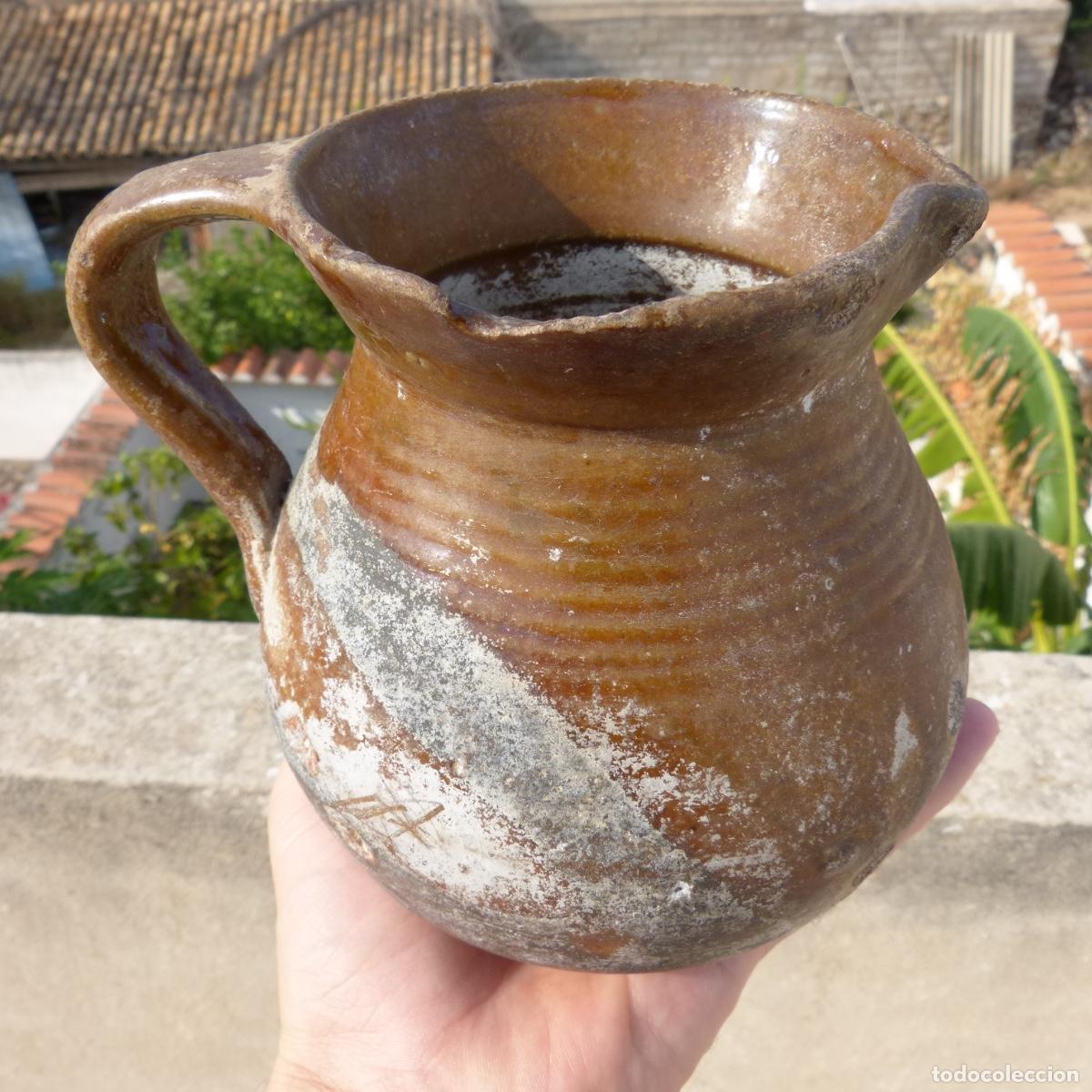 Antig&uuml;edades: Antiguo puchero en forma de jarra de ceramica refactaria tradicional de cocina. 673gr, 15cm.