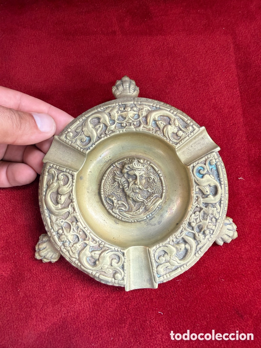 Antig&uuml;edades: Antiguo y bonito cenicerro,patas de garras!Sig.XIX