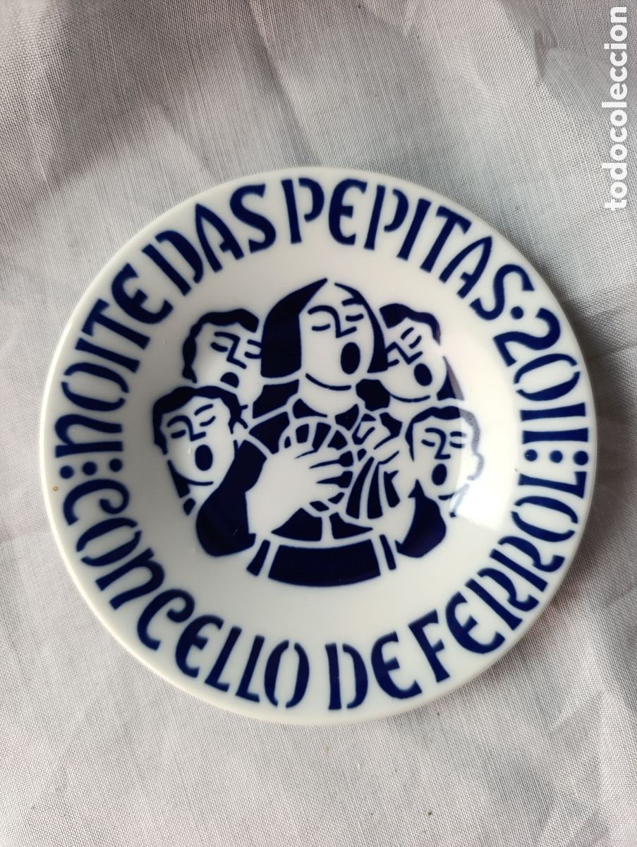 Antig&uuml;edades: Plato Porcelana Sargadelos - Noite das Pepitas Ferrol 2011 - Rondallistas / Canto - 12 cm