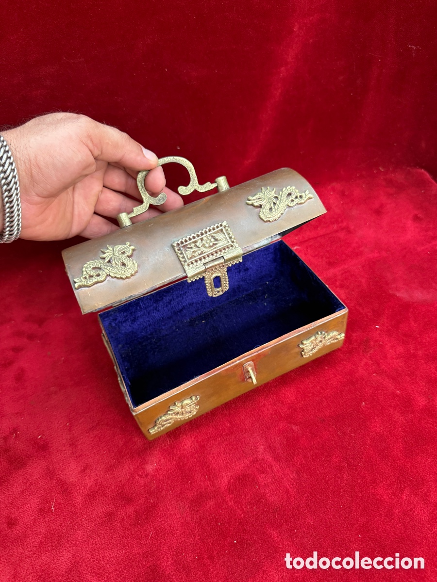 Antig&uuml;edades: Antiguo y precioso joyero de cobre y laton!A&ntilde;os 20!