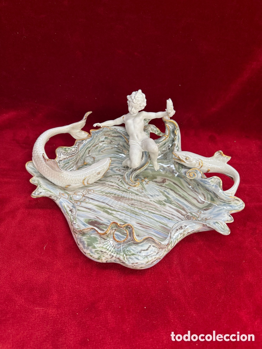 Antiguidades: Precioso centro antiguo,porcelana,querubin de biscuit