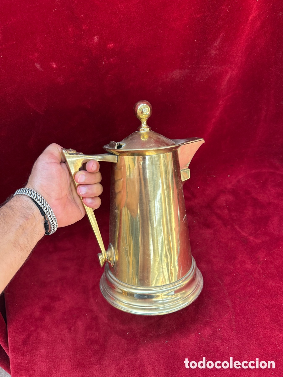 Antig&uuml;edades: Preciosa jarra Art Deco,de cafetera,laton pesado!